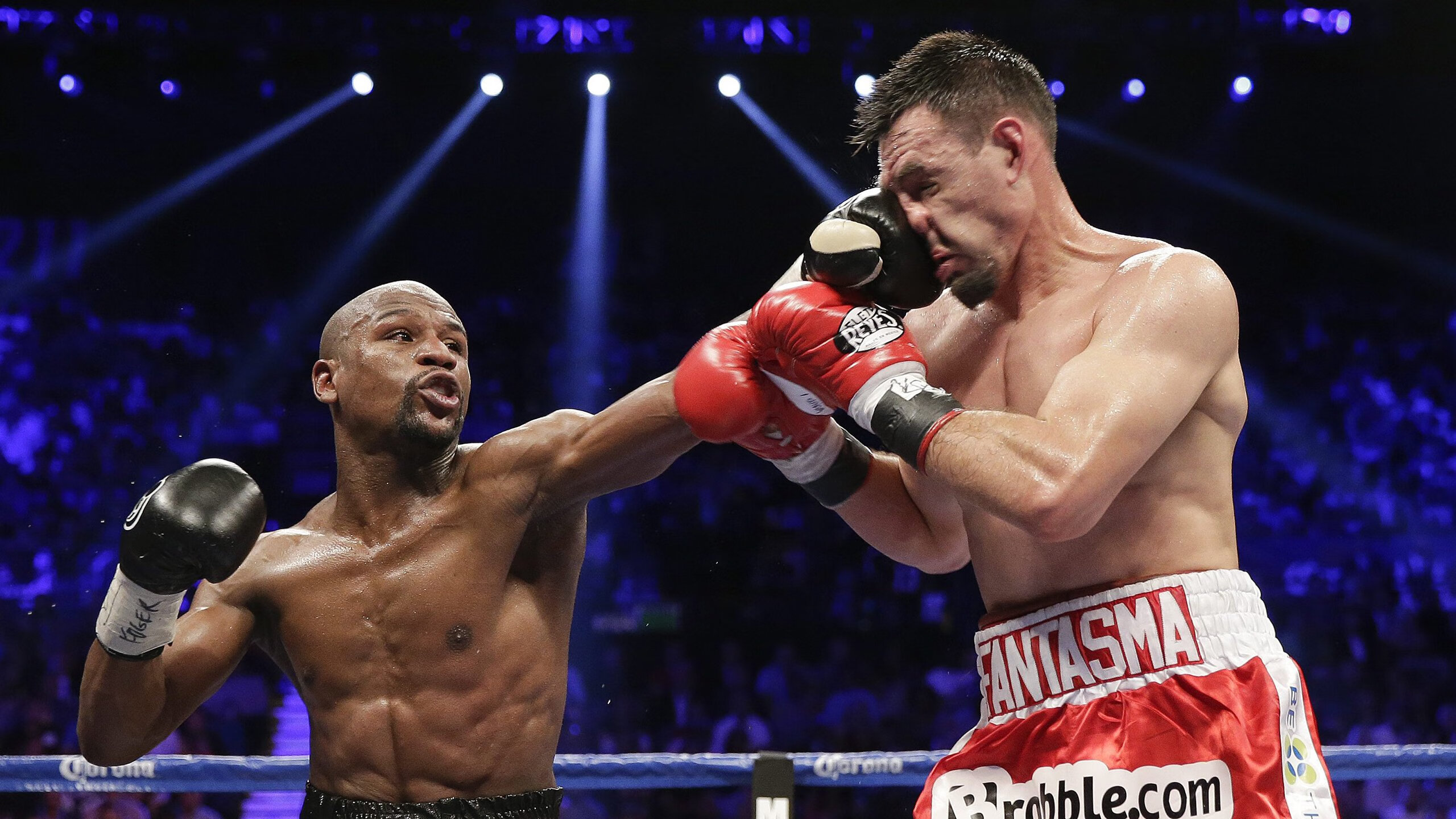 “简阳文体中心：全球顶级选手争霸羽毛球赛场”