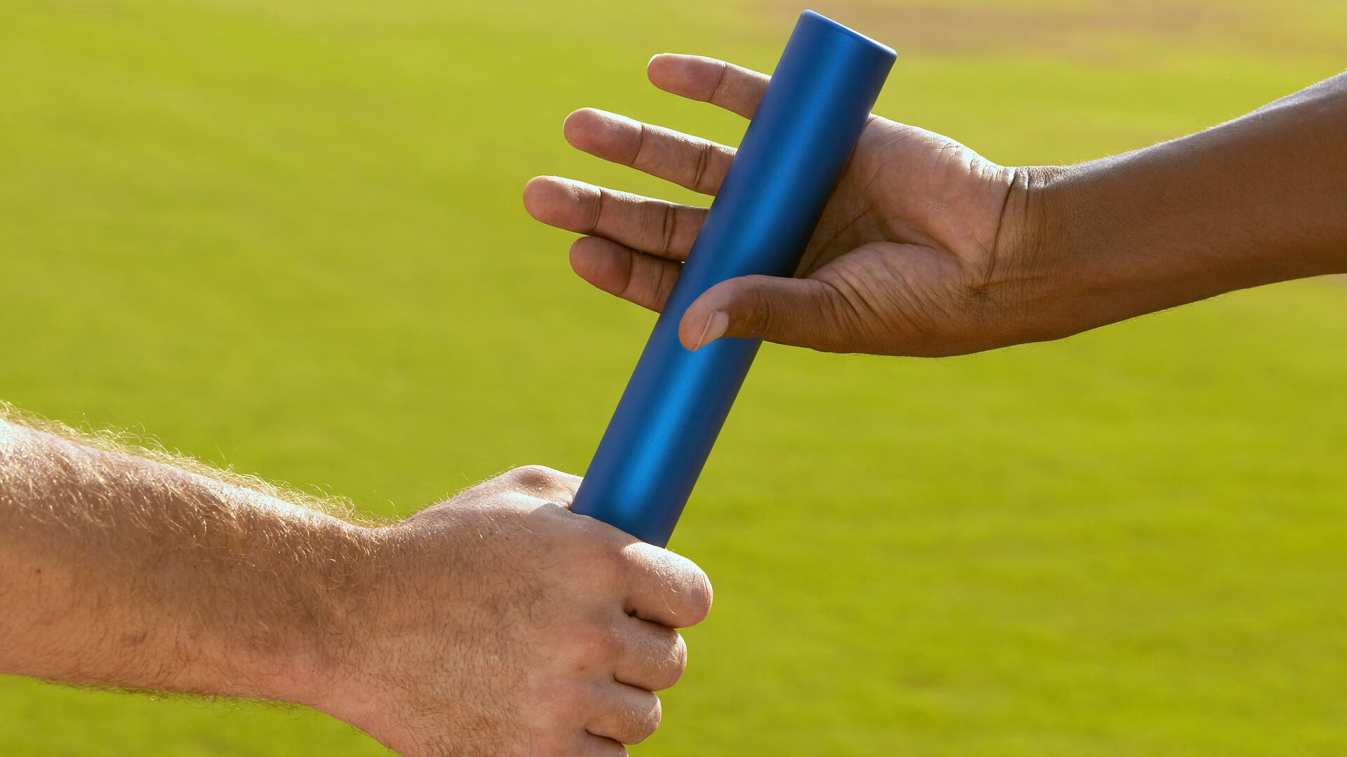 米兰体育平台-中国女队自由泳接力力拼美澳双雄，中国女子游泳队4x200自由泳夺冠视频